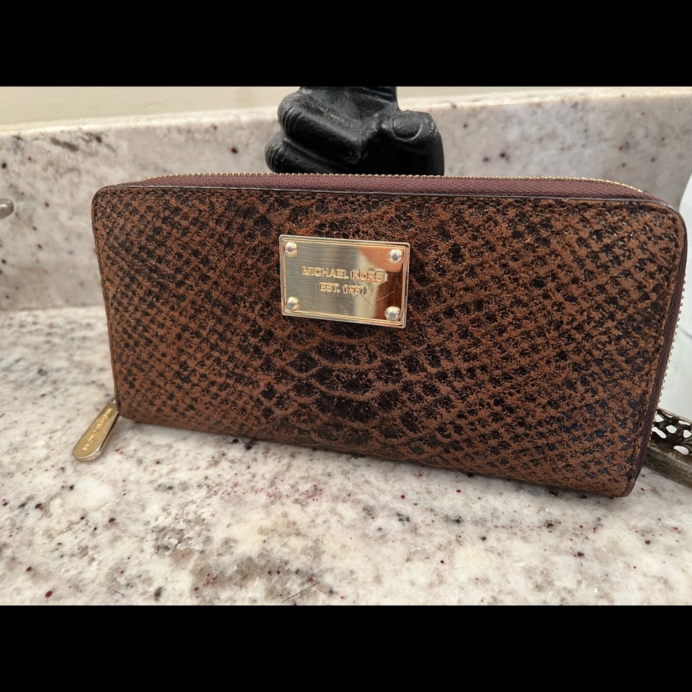 Micahael Kors brown leather zip up Wallet